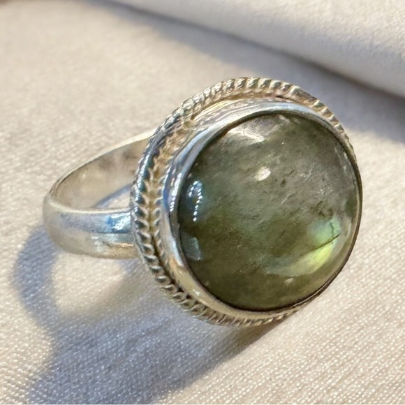Signed Labradorite Sterling Silver Ring (7.5) - Picture 7 of 9